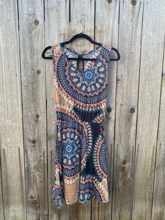Dresses & Skirts - Sleeveless Medallion Print Maxi Dress - Navy & Tan